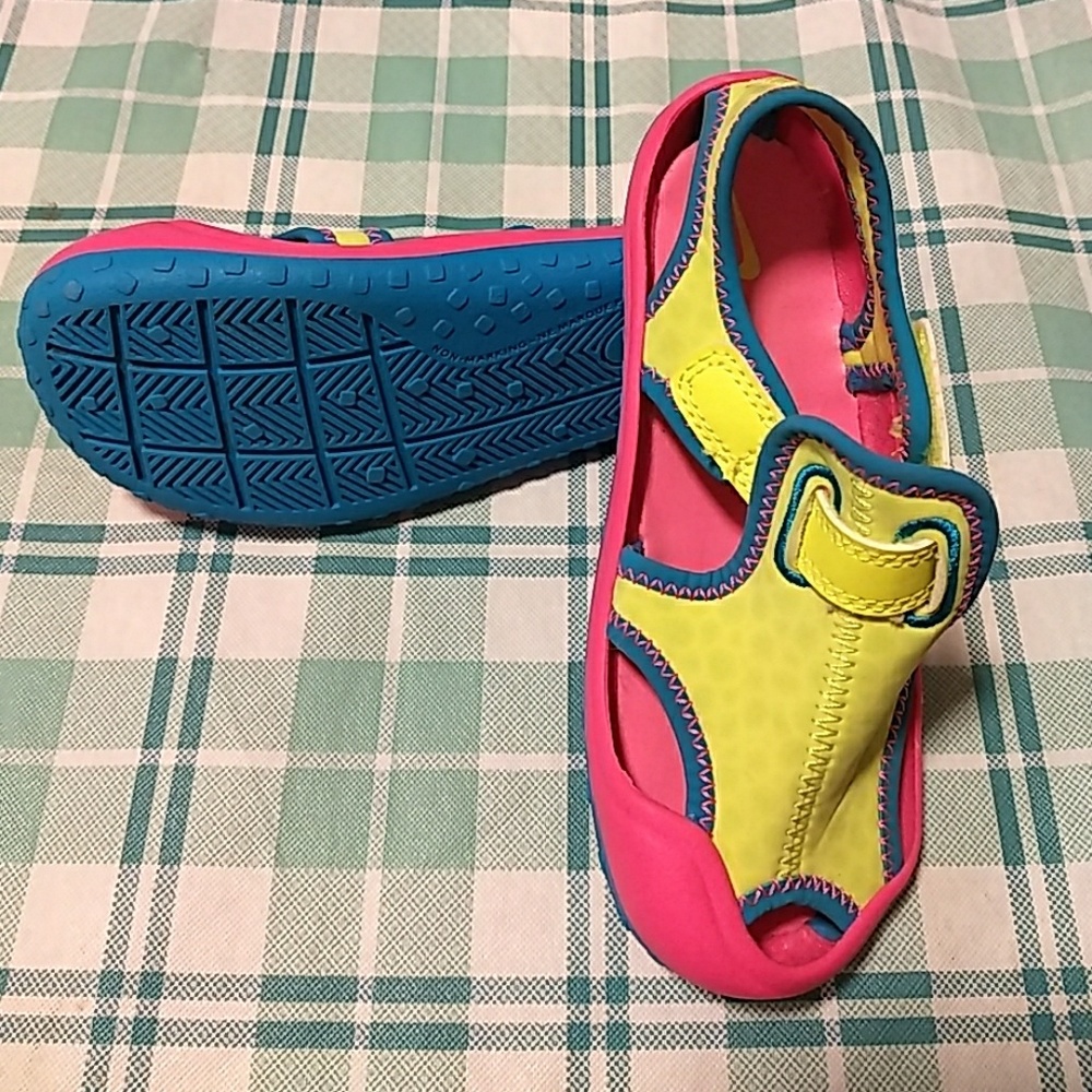 Nike girl sandals